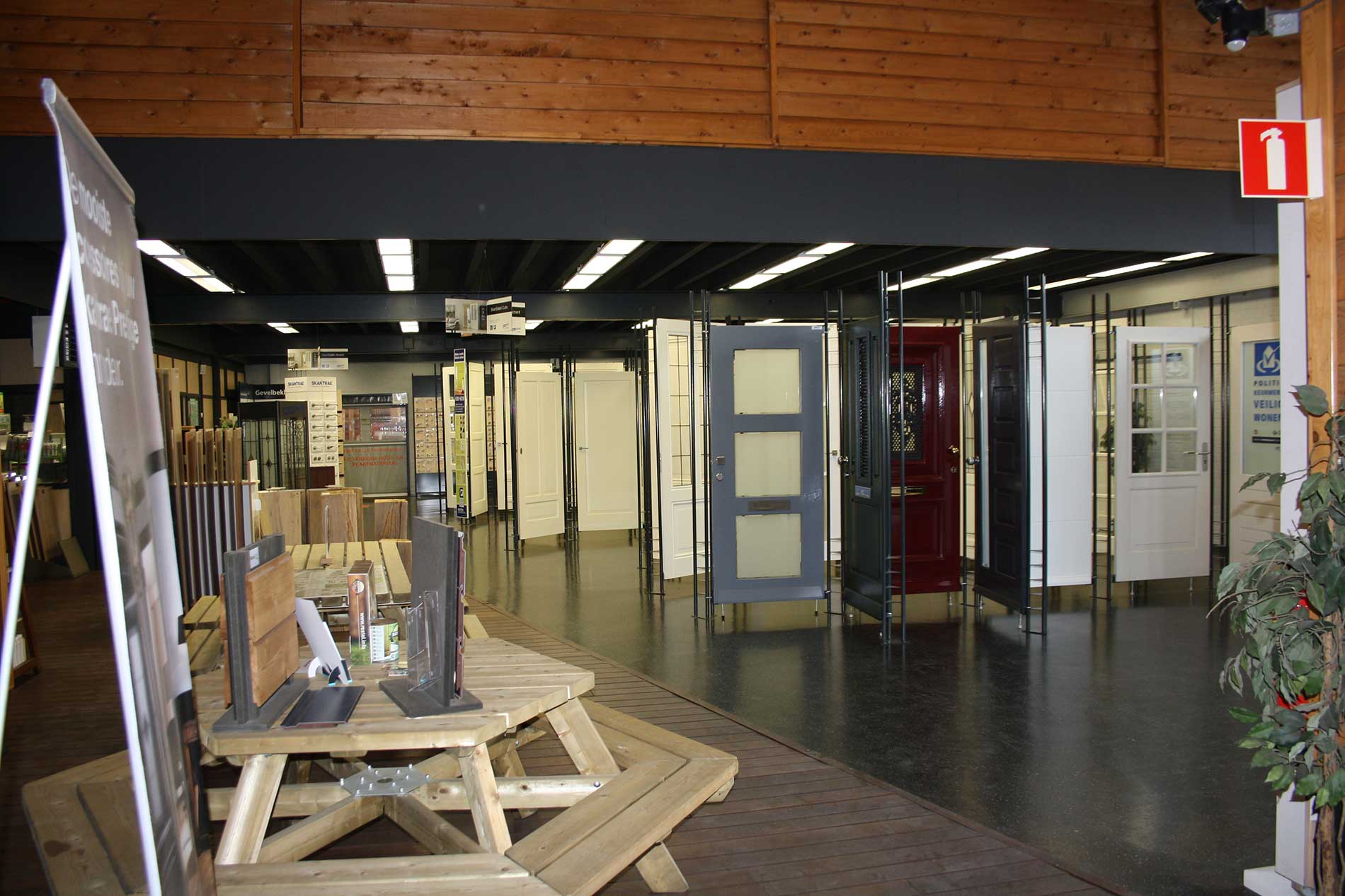 houthandel van wanrooij showroom
